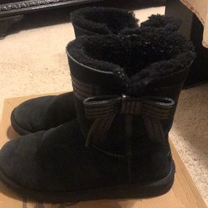 UGG Josette Blk Boots w/bow. Box included.